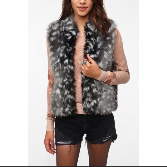 Pins & Needles Anthropologie Faux Fur Fluffy Animal Print Sweater Vest - Picture 1 of 8